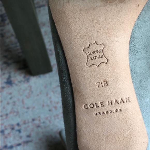 Cole haan gray suede pumps with 1 inch heel - Picture 5 of 5